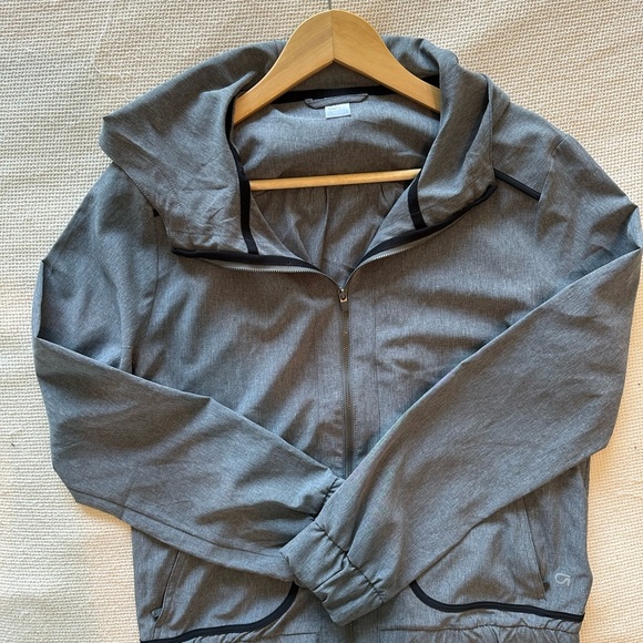 NWT Woman’s Gap Gray Track Jacket/Rain Jacket - Picture 1 of 5